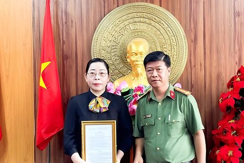 Công an Long An tuyển dụng em gái liệt sĩ Nguyễn Xuân Hào