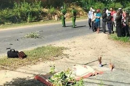 Lao thẳng vào xế hộp, 2 người đi xe máy tử vong ở Đắk Lắk