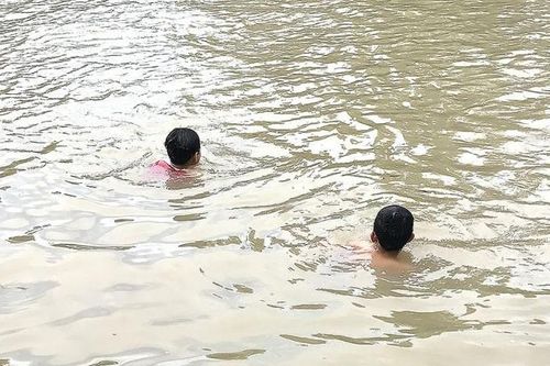 Phú Thọ: Đi tắm sông, 5 học sinh bị mất tích