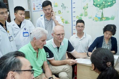 Bệnh viện Sản Nhi Nghệ An phối hợp với Children Action khám, phẫu thuật khuyết tật vận động cho trẻ