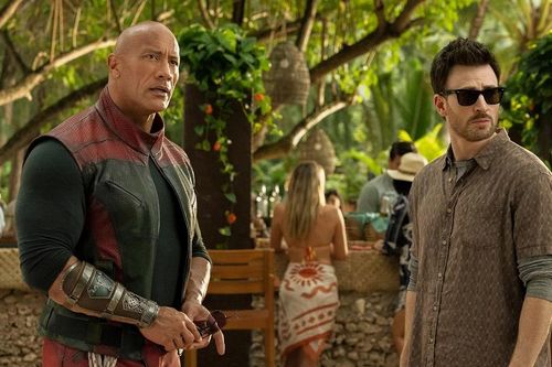 'Red One' khởi đầu mùa phim Giáng sinh chậm chạp dù có The Rock và Chris Evans