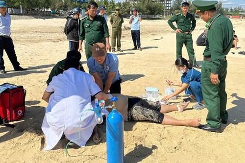 Một nữ du khách tử vong khi tắm biển tại Quảng Bình
