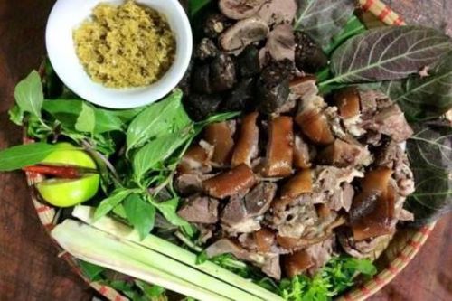 Cô gái nước ngoài bị phạt hàng chục triệu vì bán thứ người Việt ăn đầy