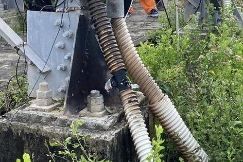 Nam thanh niên bất tỉnh nghi do cắt trộm dây điện