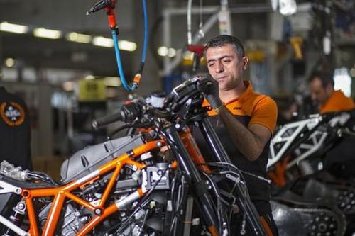 Hãng mô tô KTM lên kế hoạch dừng sản xuất