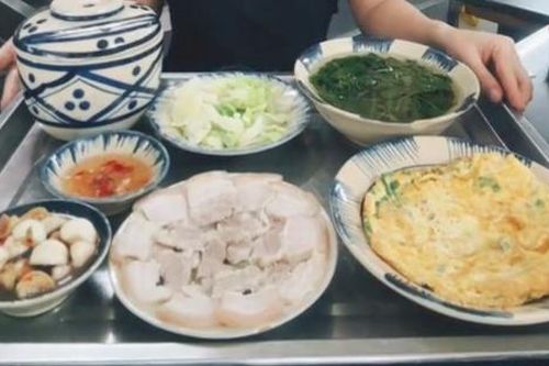Mâm cơm đang gây sốt khắp cõi mạng với tận 5 món nhưng chỉ 77 nghìn đồng