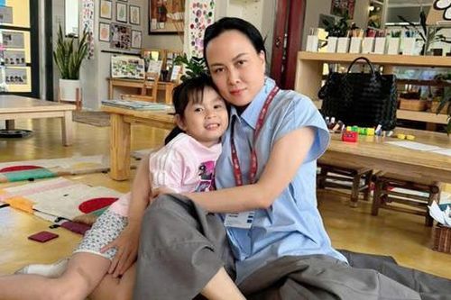Con gái 5 tuổi xinh như búp bê của Phượng Chanel