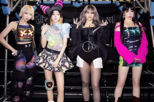 Park Bom đột ngột rời khỏi buổi biểu diễn của 2NE1, người hâm mộ lo lắng