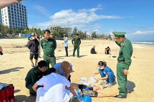 Du khách bị đuối nước tại bãi biển Nhật Lệ