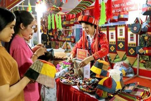Tuyên Quang cần khơi thông điểm nghẽn để thúc đẩy thương mại kết hợp du lịch miền núi