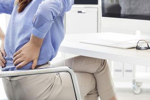 Đau thắt lưng không đứng thẳng được có nguy hiểm không?