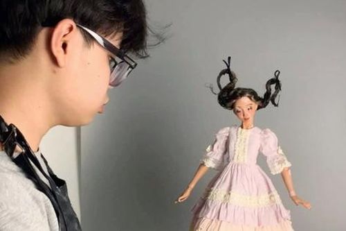 Chàng trai đam mê làm búp bê