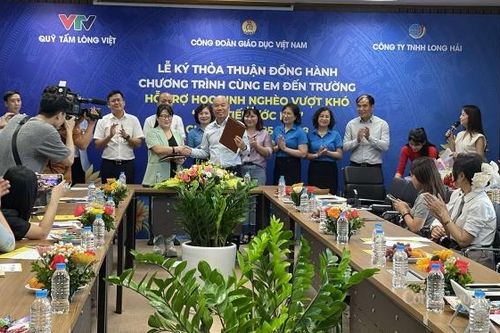 Ký thỏa thuận đồng hành chương trình từ thiện 'Cùng em đến trường'