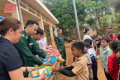 Ấm lòng 'Bữa sáng yêu thương'