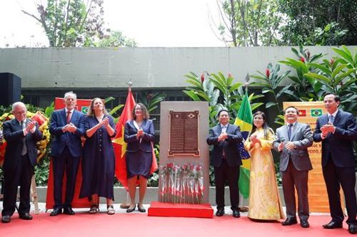 Thủ tướng dự lễ khánh thành biển kỷ niệm, tôn vinh Chủ tịch Hồ Chí Minh tại Brazil