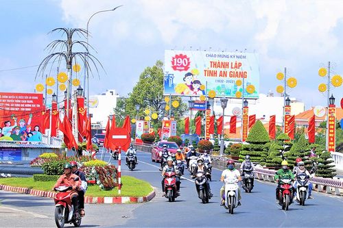 Ngày 22/11, đồng loạt treo cờ Tổ quốc kỷ niệm 192 năm Ngày truyền thống tỉnh An Giang