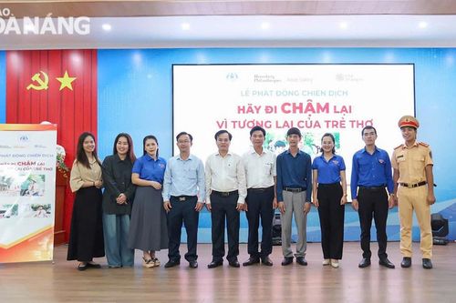 Chung tay thực hiện chiến dịch an toàn giao thông 'Hãy đi chậm lại vì tương lai của trẻ thơ'
