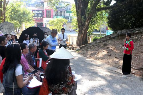 Tự hào kể chuyện lịch sử trên đất sử