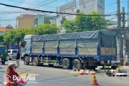 Một người đi xe đạp điện bị xe tải tông tử vong tại Biên Hòa