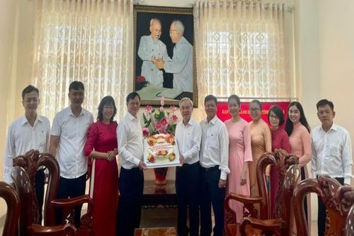 Ban Dân vận Tỉnh ủy chúc mừng 94 năm Ngày truyền thống Mặt trận Dân tộc thống nhất Việt Nam