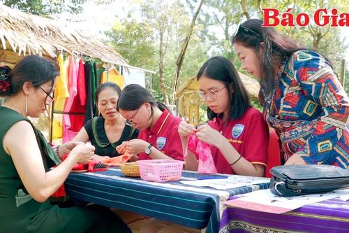 Đa sắc màu văn hóa Việt Nam