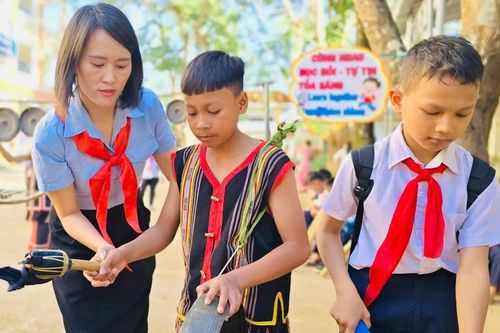 Gia Lai: Chị Khương Thị Ngọc Ánh được nhận giải thưởng 'Cánh én hồng' năm 2024
