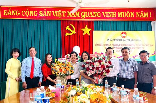 Thường trực HĐND tỉnh thăm, chúc mừng UBMTTQ Việt Nam tỉnh