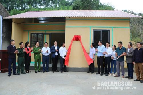 Khánh thành công trình nhà ở trên địa bàn xã Hòa Bình, huyện Văn Quan