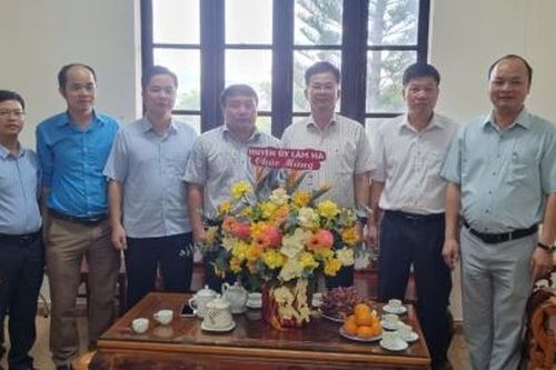 Thường trực Huyện ủy Lâm Hà thăm chúc mừng Ủy ban MTTQ Việt Nam huyện