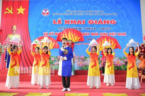 Trường Trung cấp Kỹ thuật-Du lịch Công đoàn Ninh Bình khai giảng năm học 2024-2025