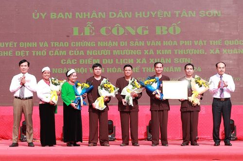 Công bố Di sản phi vật thể quốc gia Nghề dệt thổ cẩm người Mường huyện Tân Sơn