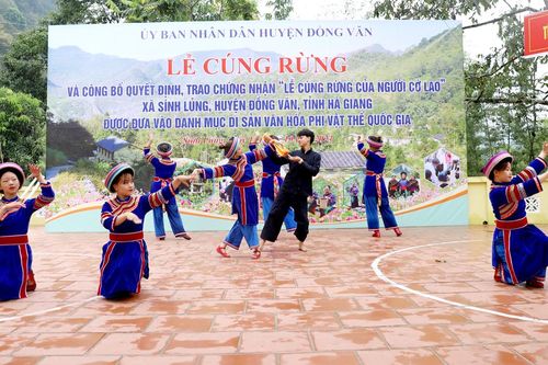 Gìn giữ Lễ cúng rừng của người Cờ Lao ở Đồng Văn