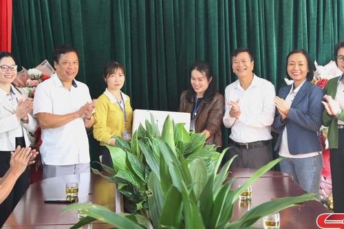 Báo Sơn La chúc mừng ngày 20/11 tại xã Bó Sinh