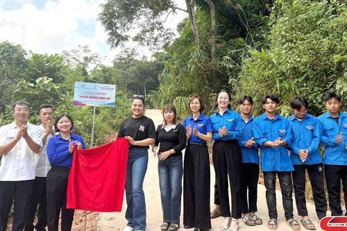 Khánh thành tuyến đường tại bản Suối Thín