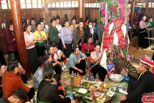 Phục dựng Lễ hội Láng Pang Ả