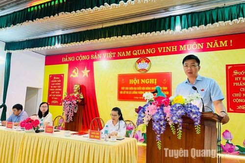 Đồng chí Phạm Kim Đĩnh tiếp xúc cử tri xã Lưỡng Vượng