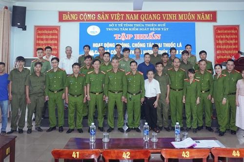Tập huấn phòng chống tác hại thuốc lá cho 40 chiến sĩ công an TX. Hương Thủy
