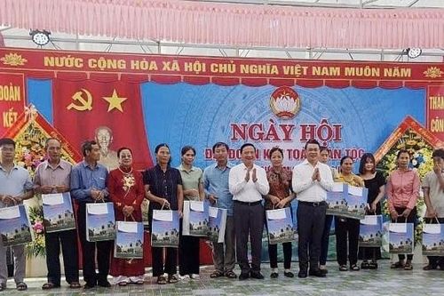 Phó Chủ tịch Quốc hội Nguyễn Khắc Định dự Ngày hội Đại đoàn kết toàn dân tộc tại Nam Định