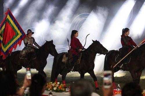 500 nghệ sĩ, diễn viên tham gia chương trình nghệ thuật chính luận 'Cùng nhau giữ nước'