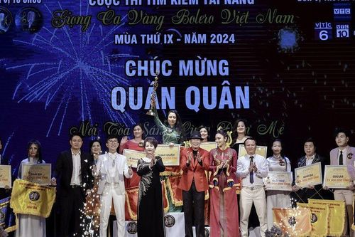 Nữ ca sĩ Quỳnh Hà đến từ Hà Nội đạt giải Quán quân cuộc thi Giọng ca vàng bolero mùa 9