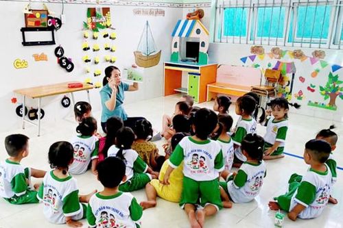 Những cô giáo yêu nghề, mến trẻ
