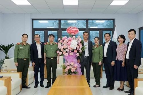 Báo CAND chúc mừng Đại học Quốc gia Hà Nội và Trường Cao đẳng CSND I nhân Ngày Nhà giáo Việt Nam