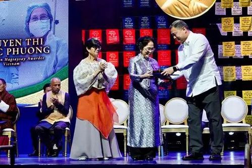 Giáo sư Nguyễn Thị Ngọc Phượng nhận giải 'Nobel châu Á'