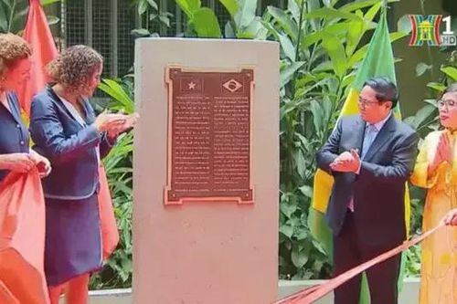 Đặt biển kỷ niệm Chủ tịch Hồ Chí Minh tại Brazil