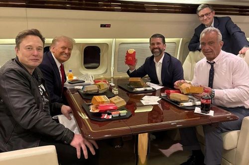 Bộ trưởng Y tế tương lai của Mỹ dè dặt dùng đồ ăn nhanh cùng ông Trump