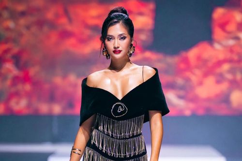 Miss Cosmo 2024 quyến rũ trên sàn diễn của Tuần lễ Thời trang Quốc tế Việt Nam