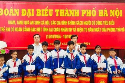 Ấm áp nghĩa tình Hà Nội - Lai Châu