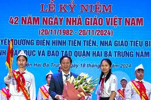 Quận Hai Bà Trưng tuyên dương điển hình tiên tiến, nhà giáo tiêu biểu