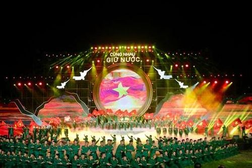 Hào hùng, sâu lắng chương trình chính luận nghệ thuật 'Cùng nhau giữ nước'