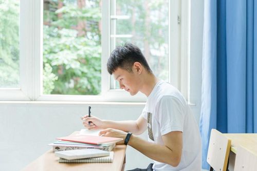 Yêu một chàng trai hướng nội khó hay dễ?